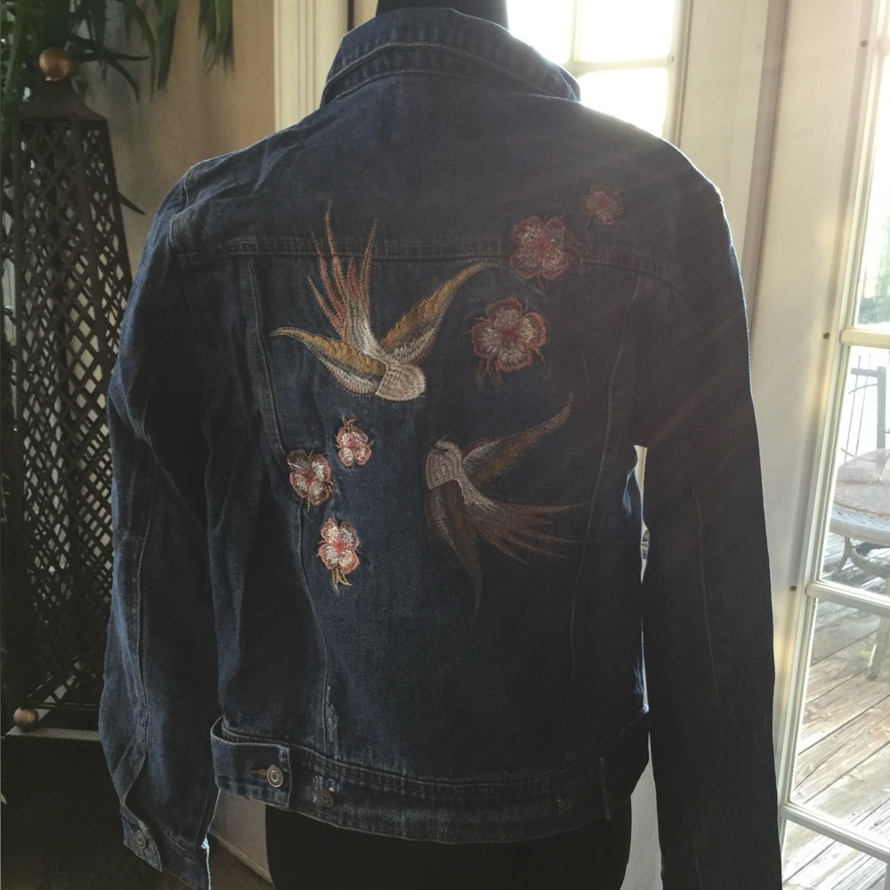 Stylish Denim Jacket with Bird Embroidery